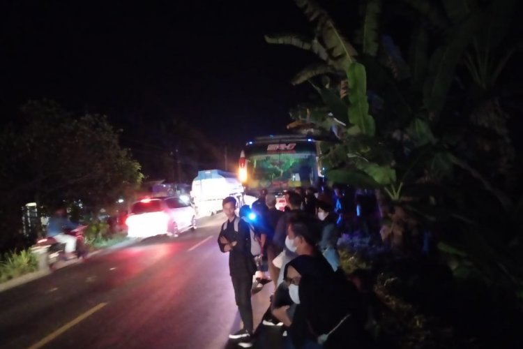 Bus Antar Provinsi Bawa Ratusan Penumpang Berasap