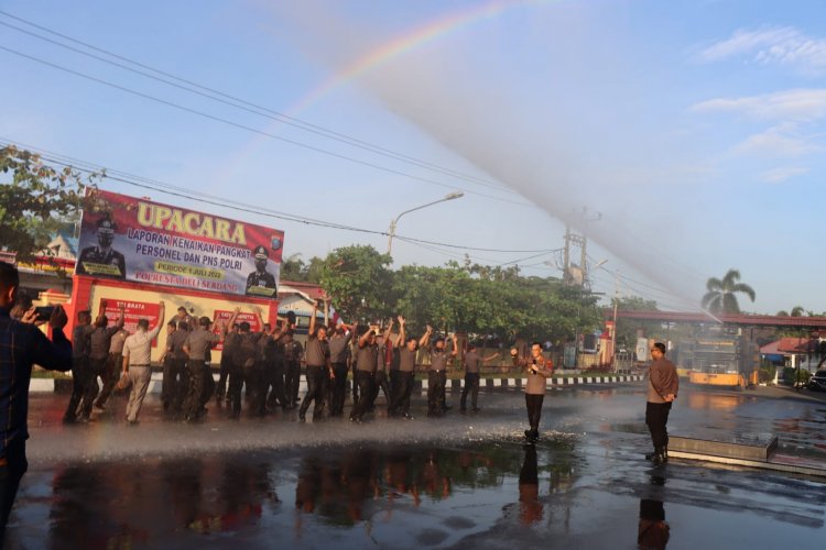 Momen Tradisi 45 Personil Polresta Deli Serdang Naik Pangkat