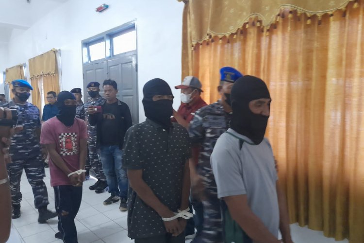 Lanal Sibolga Amankan 3 Nelayan, 13 Buah Bahan Peledak Disita