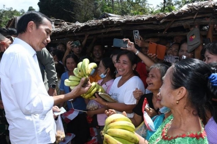 Temui Pedagang Di Pasar Alasa Presiden Jokowi Beli Pisang Seharga Rp5 000