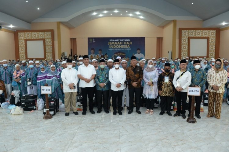 Gubernur Edy Rahmayadi Sambut Kepulangan Jemaah Haji Kloter Pertama Asal Sumut