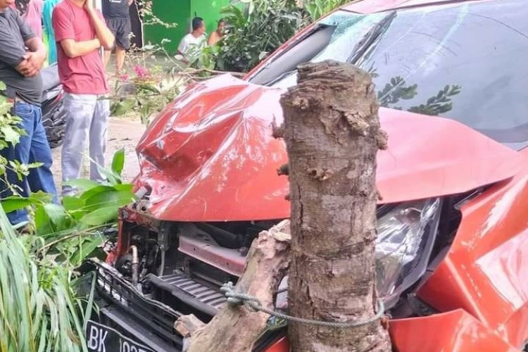 Mobil Tabrakan dengan Sepeda Motor, 1 Tewas 1 Luka