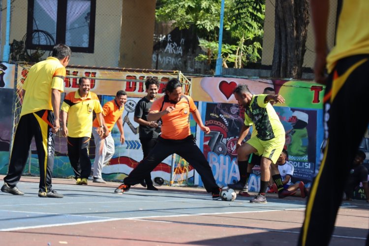 Sengit ! Pertandingan Futsal Polres Flotim Versus Wartawan