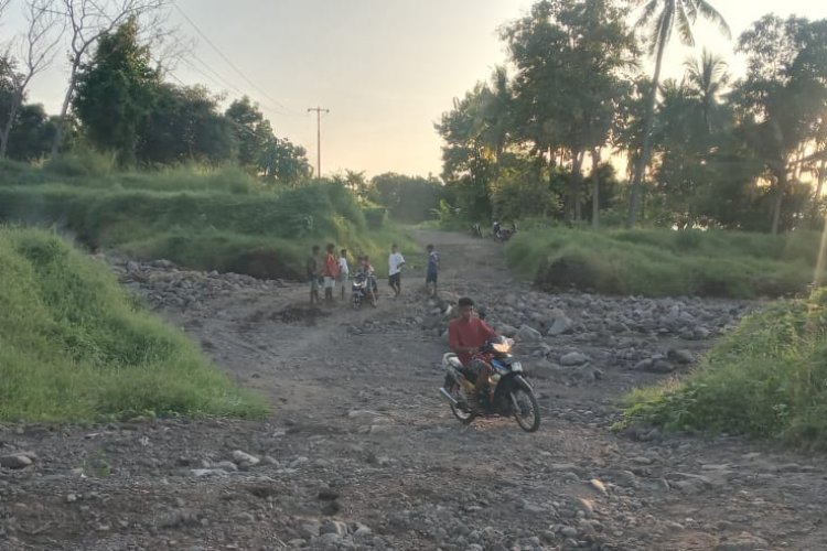 Kontraktor Pastikan, Proyek Infrastruktur Jalan di Lembata Berkualitas dan Tahan Lama