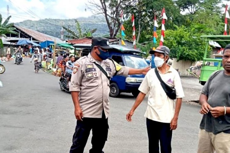 Antisipasi Terjadinya Kejahatan di Pasar Tradisional, Bhabinkamtibmas Nawokote Gelar Patroli