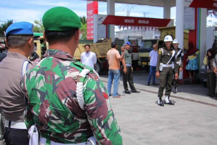 Petugas Tim Gabungan Sidak SPBU Wilayah Aceh Barat