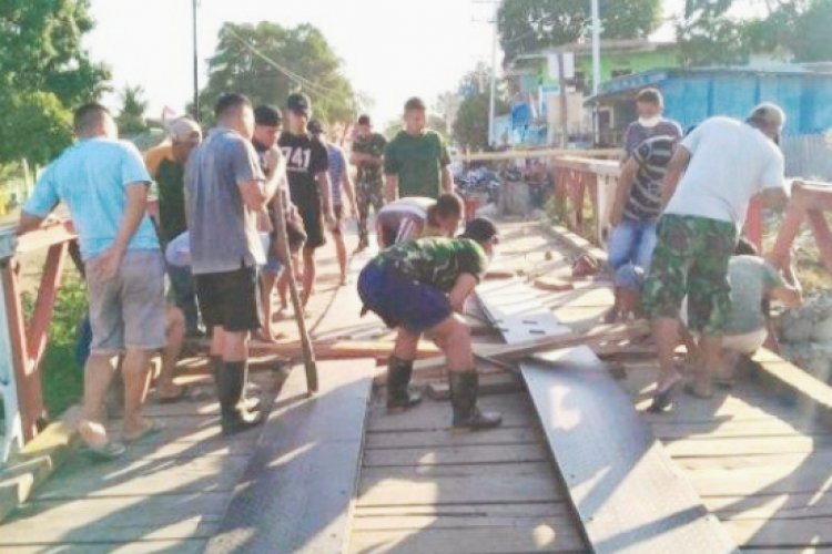 Jembatan Rusak, Pusat Perekonomian Terancam Lumpuh