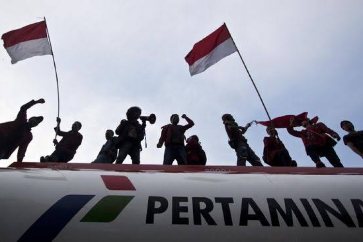 Tolak Kenaikan BBM, Mahasiswa Sandera Truk Tangki Pertamina