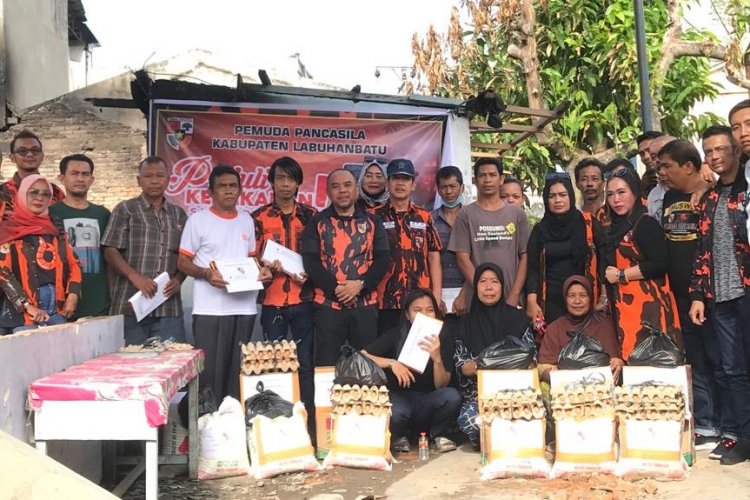 Pemuda Pancasila Labuhanbatu Berikan Bantuan Sembako Kepada Korban Kebakaran