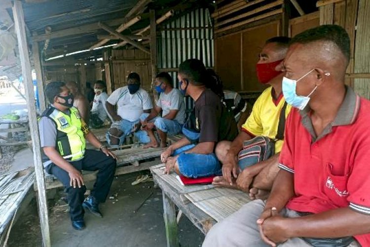 Bangun Kedekatan, Polisi dan Komunitas Ojek di Flotim Adakan Arisan Mingguan