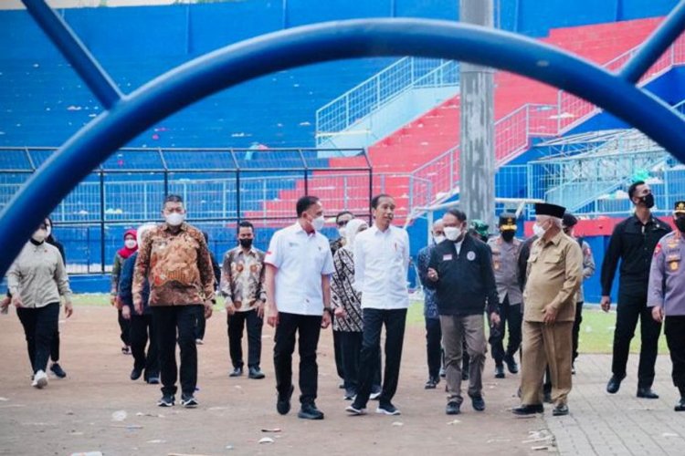 Jokowi Sebut Masalah Kanjuruhan Ada di Tangga Stadion dan Pintu Terkunci