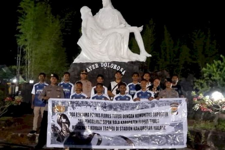 Penggemar Sepak Bola di Flores Timur Gelar Doa untuk Korban Tragedi Kanjuruhan Malang