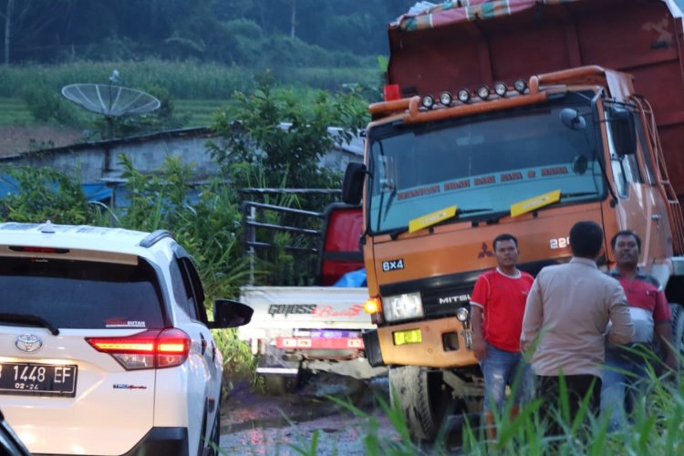 Truk Patah As Ganggu Lalin, Kapolres Simalungun Turun ke Jalan