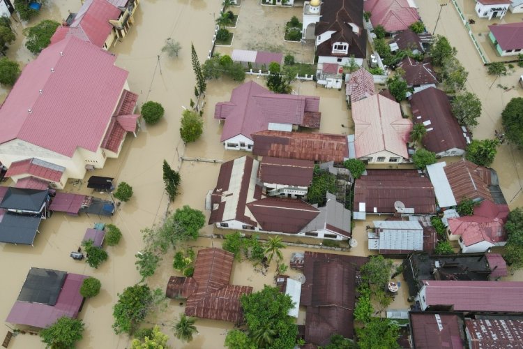 Kelokasi Banjir, Danrem Lilawangsa Perihatin Kondisi Warga dan Prajuritnya
