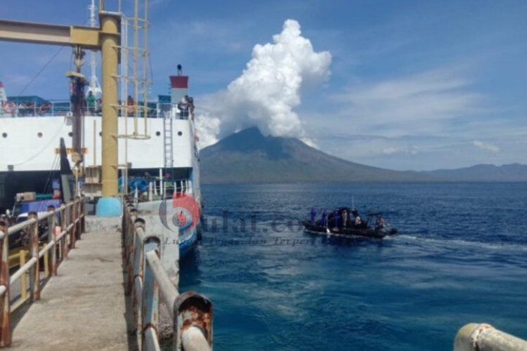 Tim SAR Maumere Belum Temukan Pemuda Lembata Yang Terjun Ke Tengah Laut dari KM Ranaka