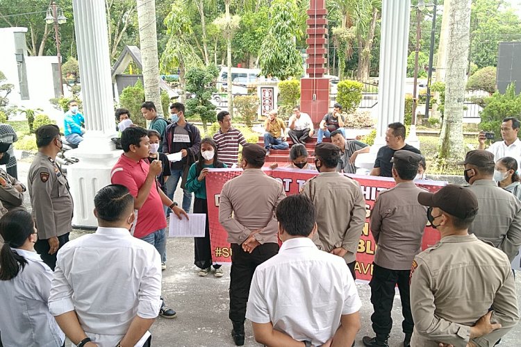 Sumut Watch Demo Desak Walikota Copot Plt Dirut PDPHJ Toga Sehat Sihite