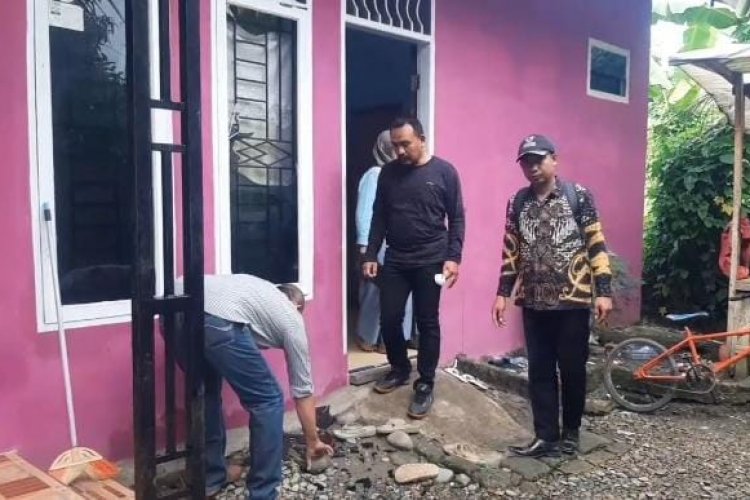 Rumah Sekdes Hamparan Perak Dilempar Batu Oleh OTK