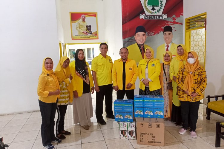 HUT Partai Golkar Ke-58 Meriah, Ketua KPPG Kabupaten Labuhanbatu Beri Hadiah