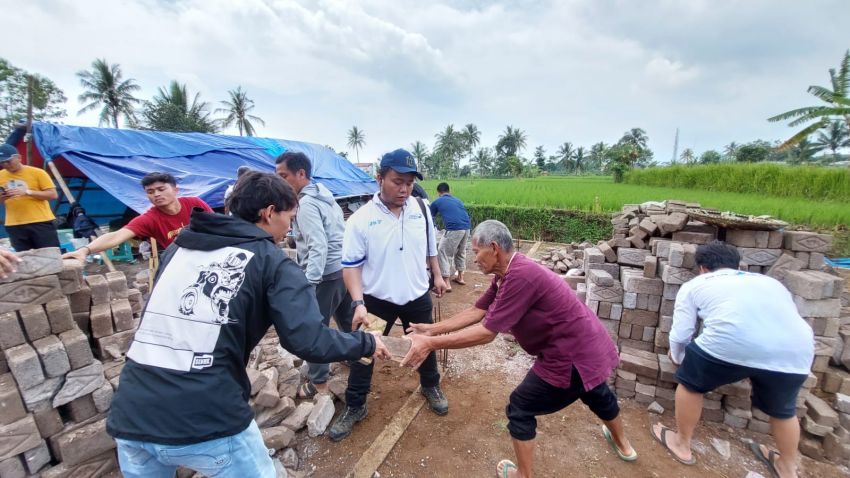 LPEI dan Masyarakat Setempat Bangun Posko Bantuan Untuk Korban Gempa Cianjur