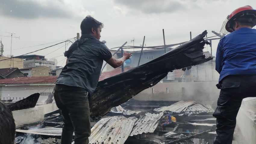 10 Rumah di Medan Maimun Ludes Terbakar