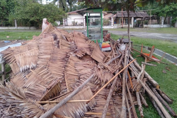 Tangis Haru Pemilik Warung di Rantau Selatan, Diduga Dirobohkan Paksa Oknum BKM Al-Ikhlas