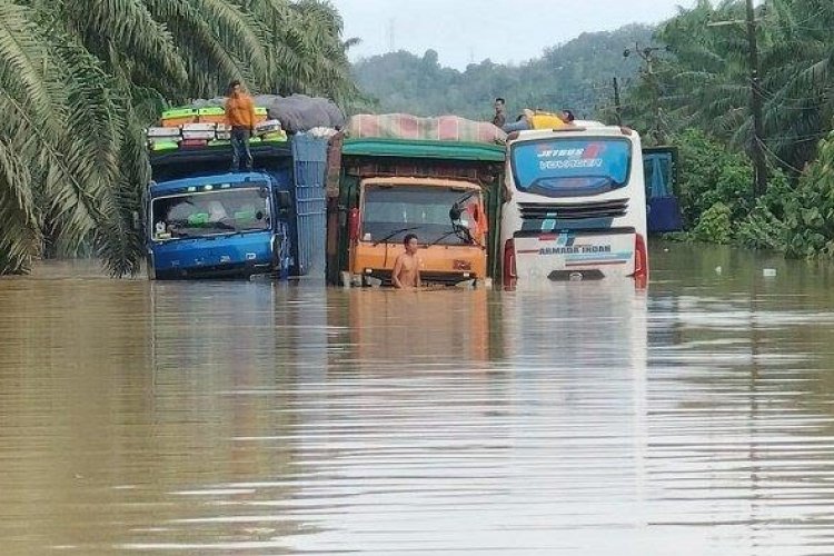 Sudah Tiga Hari Tak Beroperasi Karena Banjir, Bus Medan-Aceh Merugi