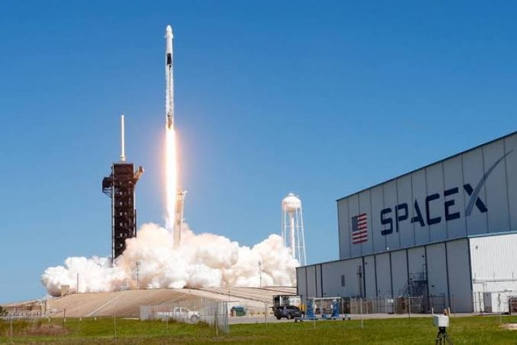 Elon Musk Punya Rencana Luncurkan Roket SpaceX di Indonesia