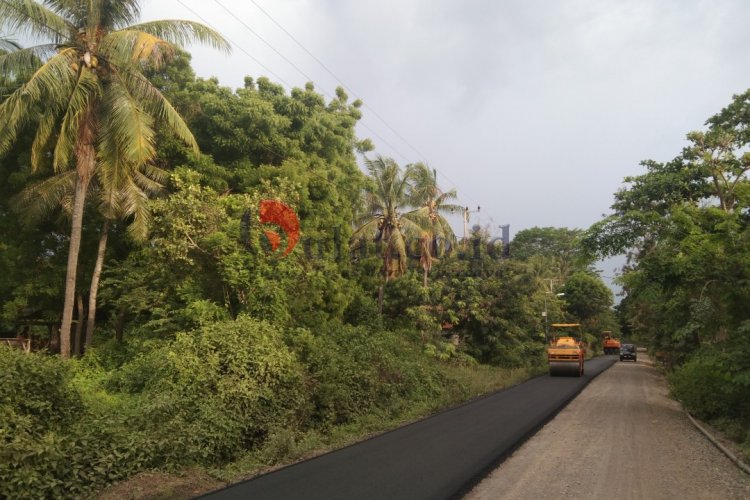 Pengguna Puas dengan Jalan Mulus di Kota Lewoleba