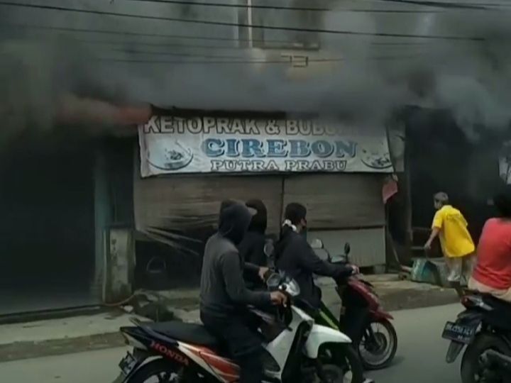 Dua Warung Makan di Medan Amplas Ludes Terbakar