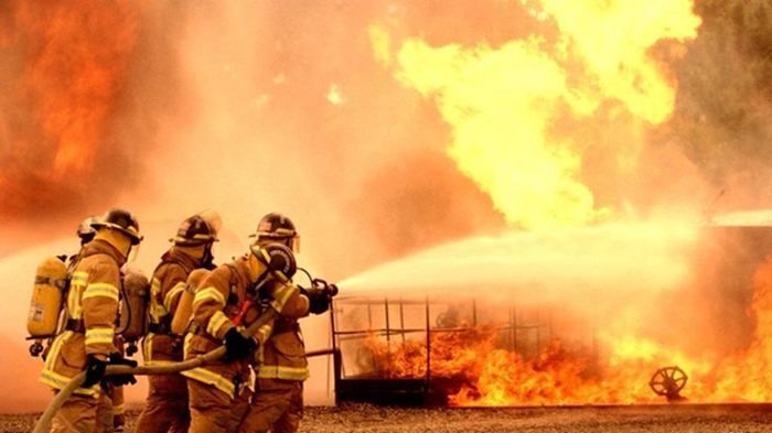 4 Rumah Dinas Polri di Makassar Ludes Terbakar