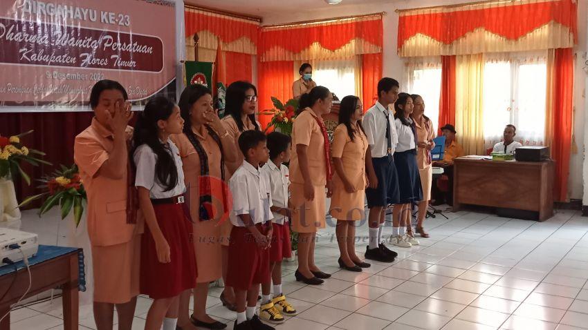 9 Anak Berprestasi Terima Beasiswa dari DPW Flores Timur