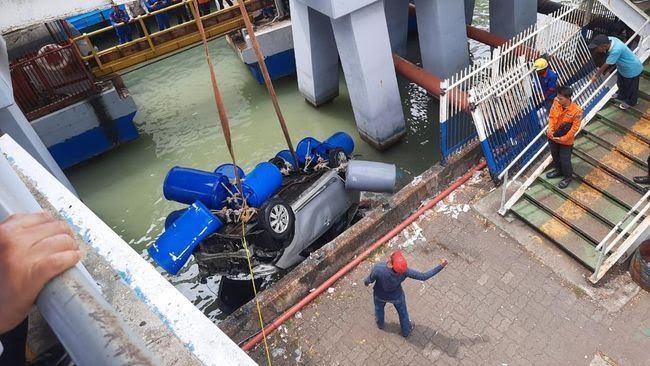 Mobil Warga Tercebur ke Laut di Dermaga 2 Pelabuhan Merak, Menteri Perhubungan: Berikan Ganti Rugi