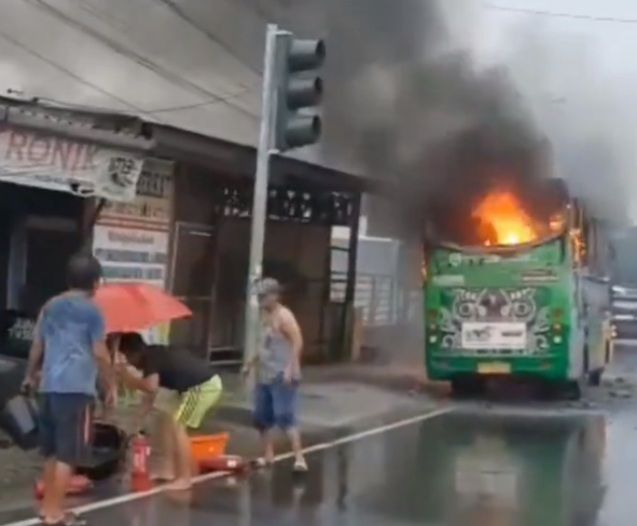 Bus Trans Metro Deli Hangus Terbakar di Jamin Ginting Medan