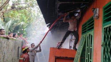 Diduga Korsleting Listrik, 4 Unit Rumah Kontrakan di Binjai Hangus Terbakar