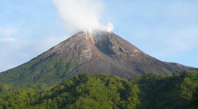 Gunung Marapi Sumbar Erupsi Pagi Ini