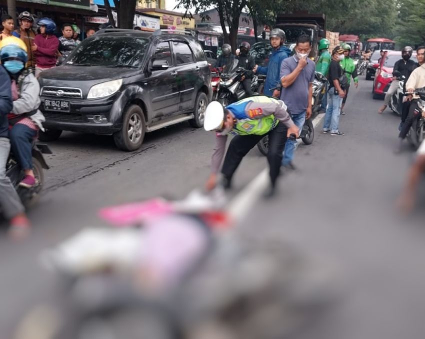 Detik-detik Seorang Pengendara Wanita Tewas Terlindas Truk di Jalan Ringroad