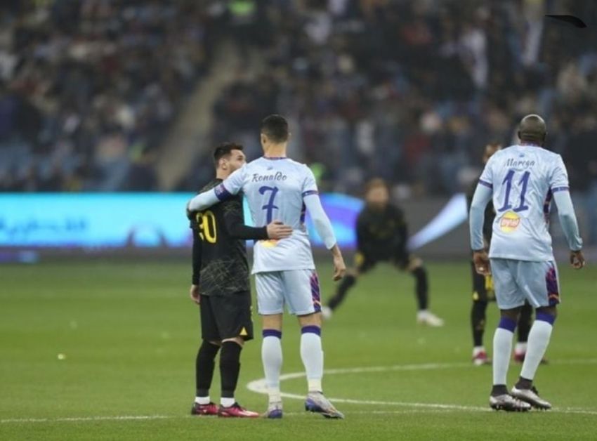 Warganet ‘Panas’ Cristiano Ronaldo dan Lionel Messi Saling Berpelukan