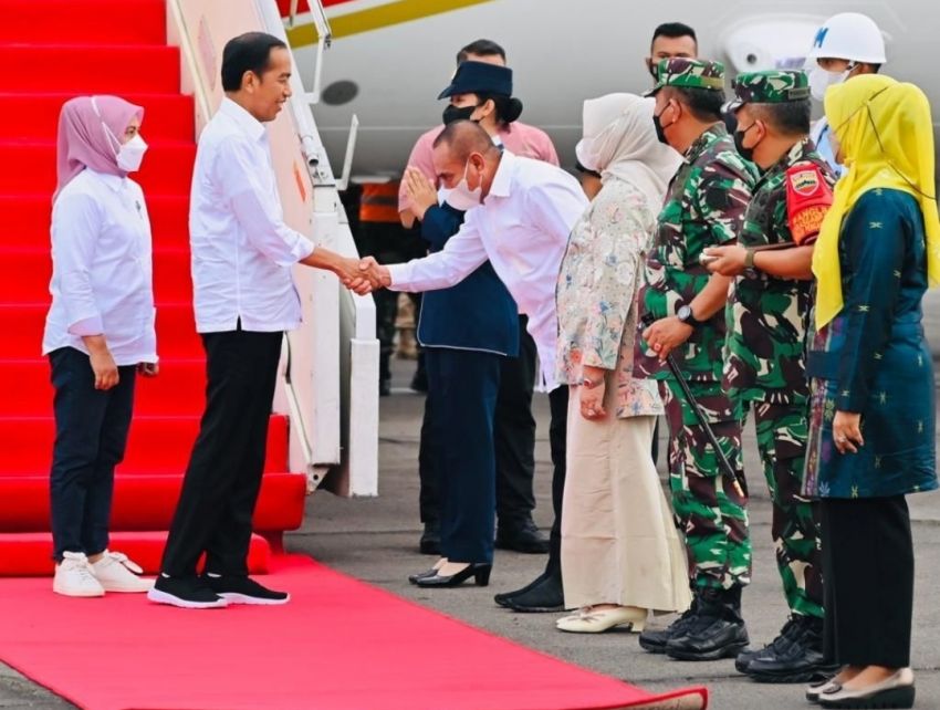Gubernur Sumut Sambut Kedatangan Joko Widodo di Lanud Soewondo