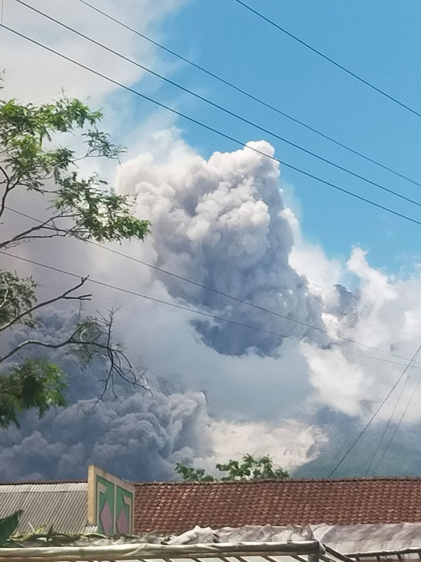 Gunung Merapi Jateng Kembali Semburkan Awan Panas