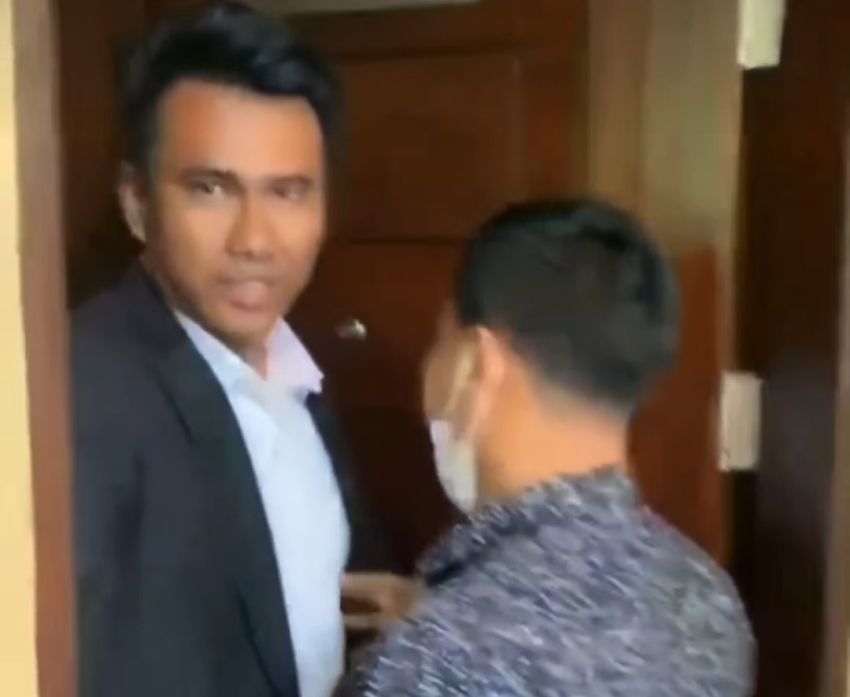 Viral, Suami Grebek Istri Sedang Berduaan di Kamar Hotel dengan Pria Lain