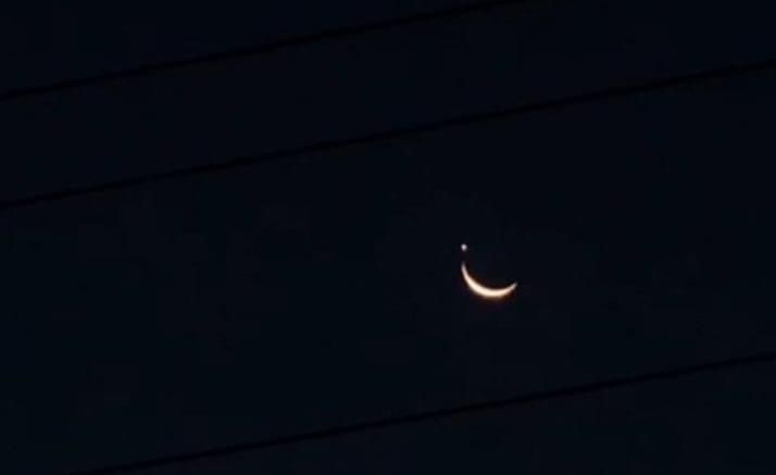 Ramadhan Kedua, Warga Medan Dihebohkan Fenomena Bulan Sabit dan Bintang