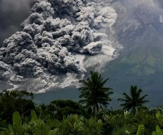 Pagi Ini, Gunung Merapi Erupsi Dua Kali