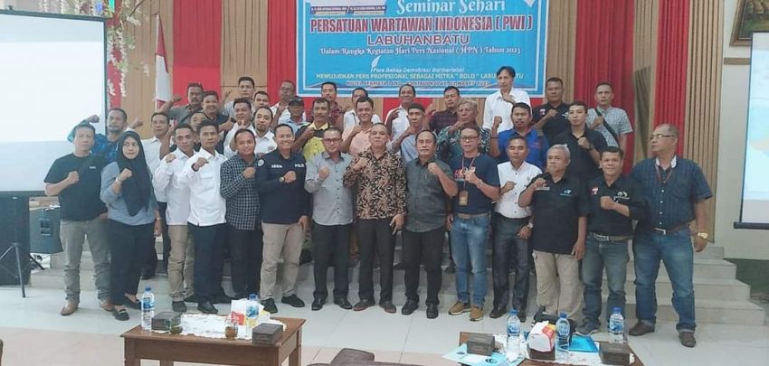 Tingkatkan Profesionalisme Lewat Seminar Sehari PWI Labuhanbatu