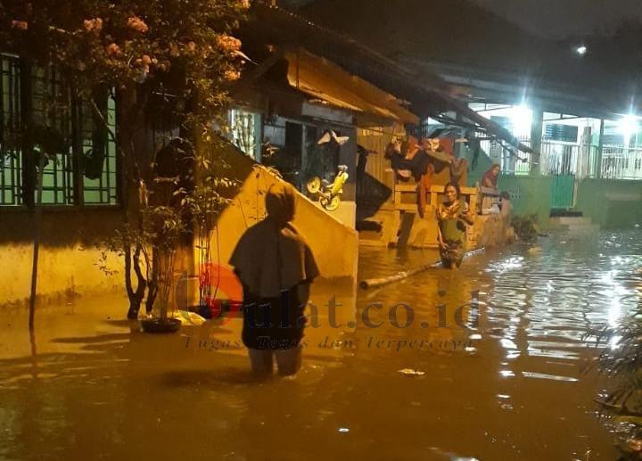 Saat Sholat Taraweh, Air Sungai Deli Meluap