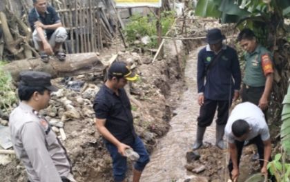 Drainase di Desa Sipange Siunjam Sayurmatinggi Resmi Dibangun, Polsek Batang Angkola Imbau Luapan Air Sungai