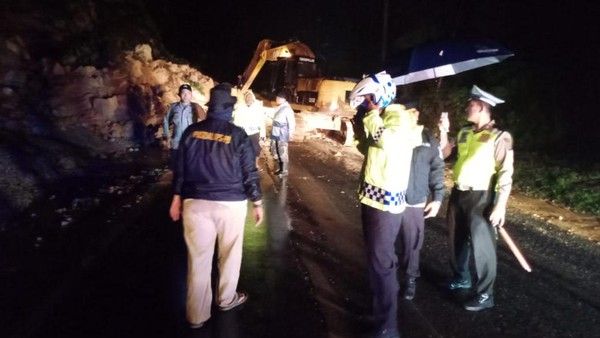 Jalan Lintas Riau-Sumbar Putus Total, Ini Penyebabnya