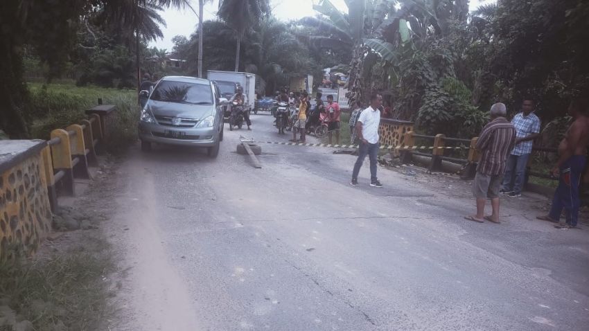 Jembatan Pemprov Sumut Jebol, Warga Deliserdang Larang Truk Melintas