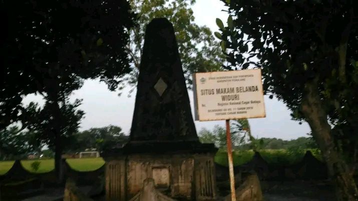 Situs Makam Belanda Kokoh Berdiri Ratusan Tahun di Dekat Pantai Widuri