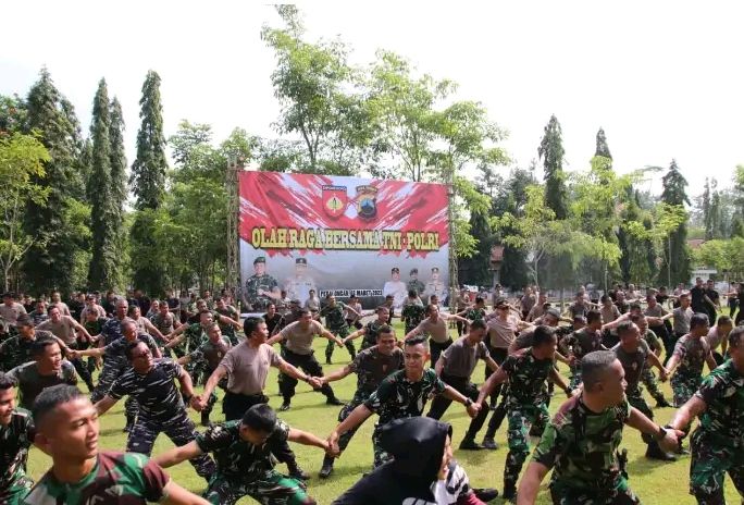Olahraga dan Joget Bersama Ala TNI - POLRI