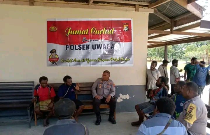 Jumat Curhat Sebagai Sarana Komunikasi Polsek Uwapa Dengan Tokoh Masyarakat Kampung Kunupi